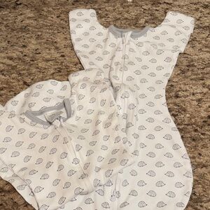 Two Swaddle Designs White and Gray Sleep Sacks with Hedgehog Print (2)